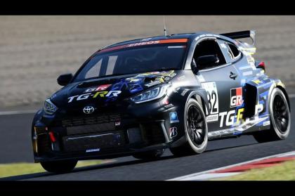 H Toyota έβγαλε στην πίστα το κεντρομήχανο GR Yaris M